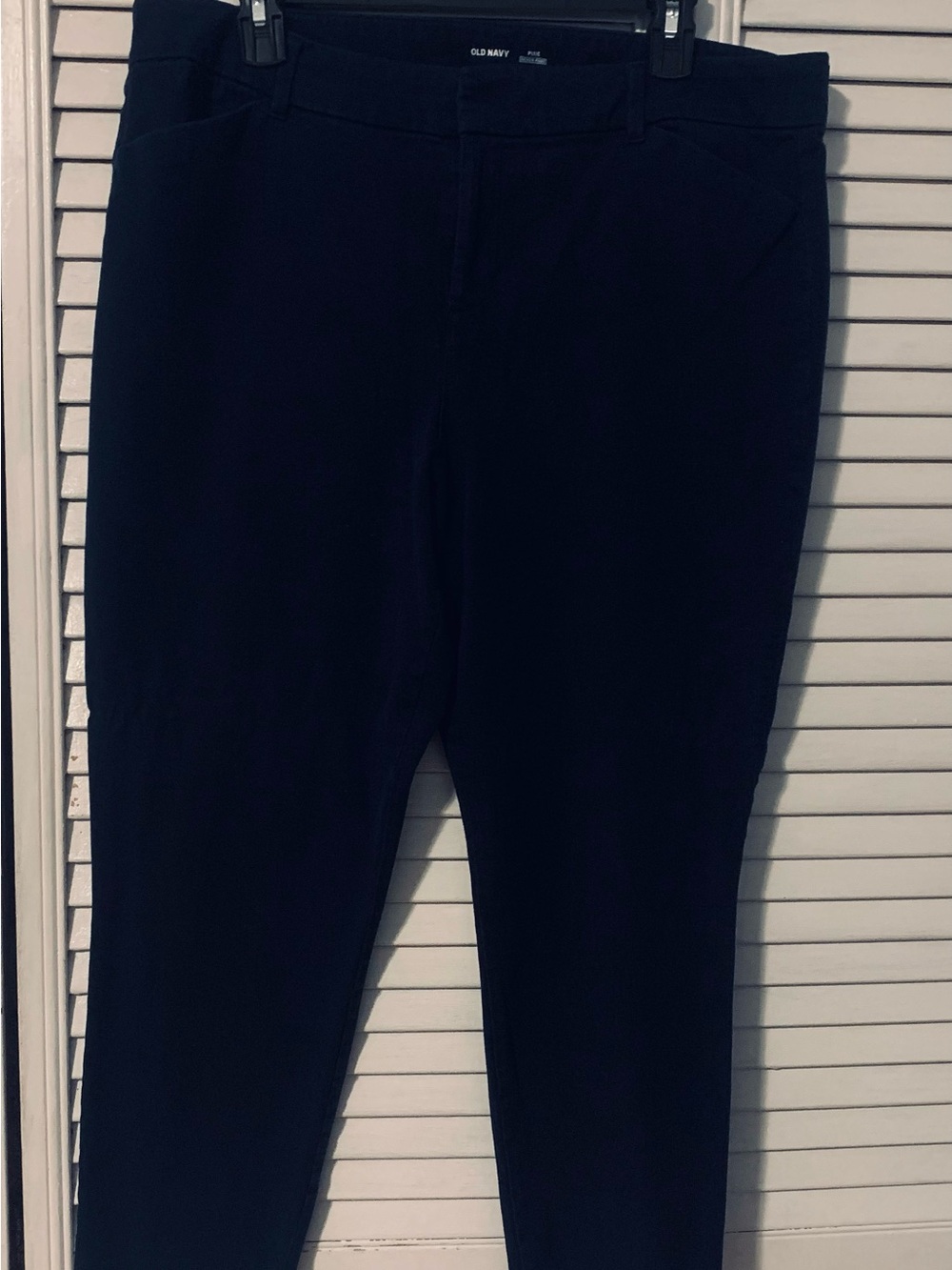 Old Navy Women's Cropped Navy blue Pants Size 16